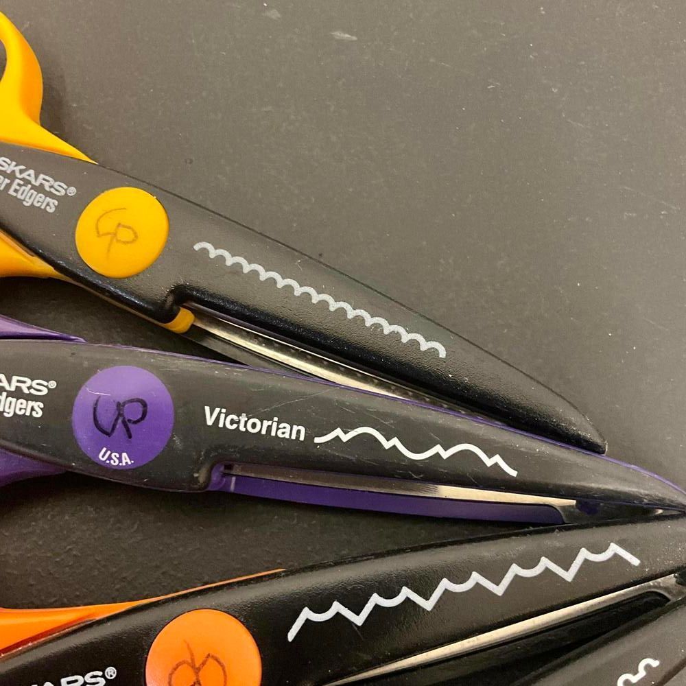 VTG Fiskars Paper Shapers Edgers Scissor Decorative Paper Lot of 4 Multicolored - Picture 5 of 9